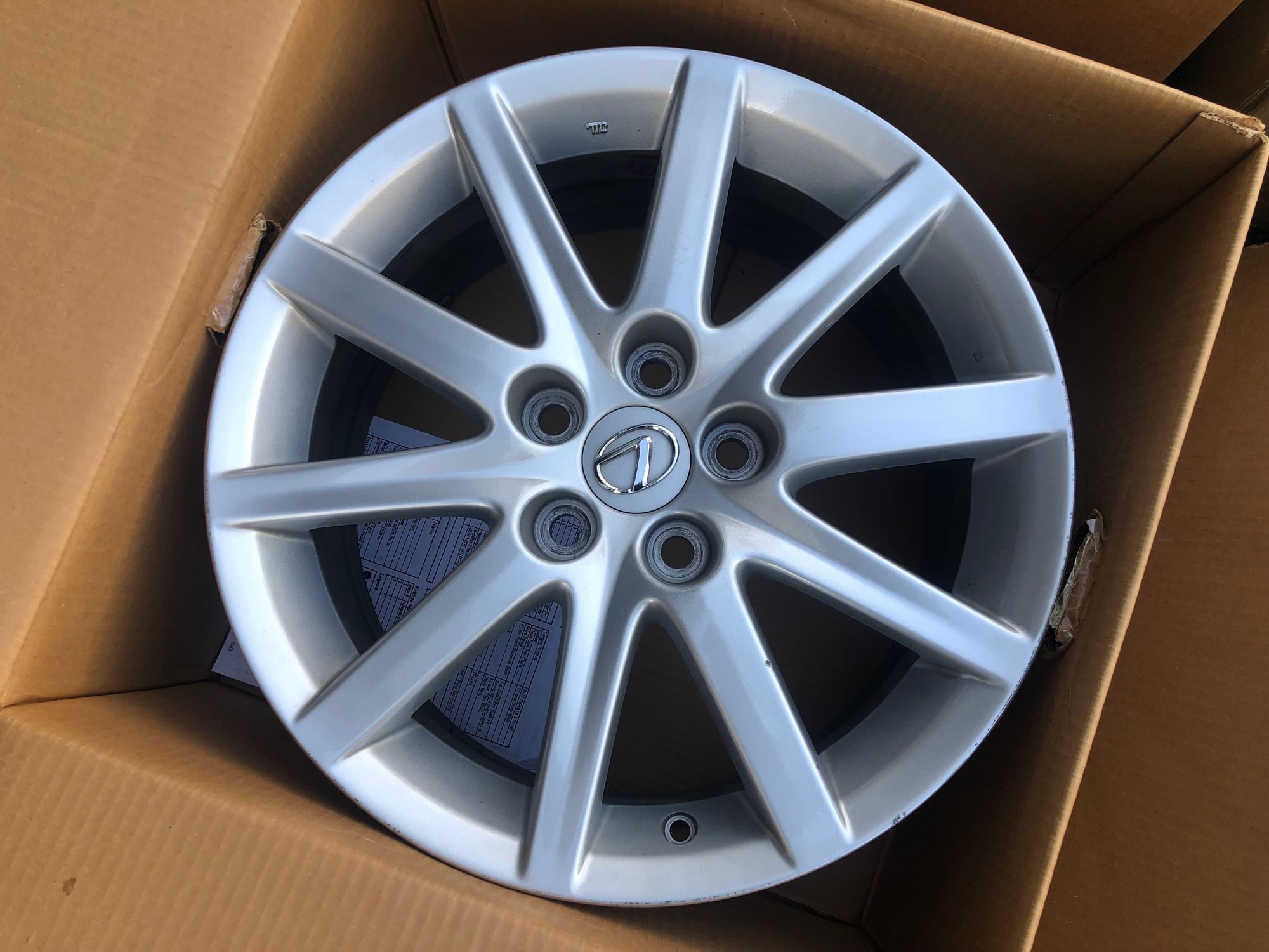Wheels and Tires/Axles - FS: 2006 Lexus GS300 AWD Factory 17" Rims w/ Wheel Cover Caps - Used - 2006 to 2011 Lexus GS300 - Centreville, VA 20124, United States