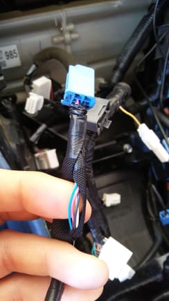 This is from the 5 connector bundle with yellow cable connected to Antena bundle. There is 4 cables to the plug. Black, white, red and light blue.
