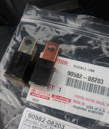 OEM fuse on left has tin-plated lugs, however Toyota provided bare copper, which is a downgrade... This part was made in the U.S. and not Japan...