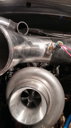 You can see that there is at least a full inch of clearance between the Compressor Housing and the upper IC intake pipe