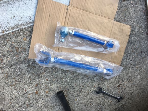 This is new kit traction rod and toe arm kit blue