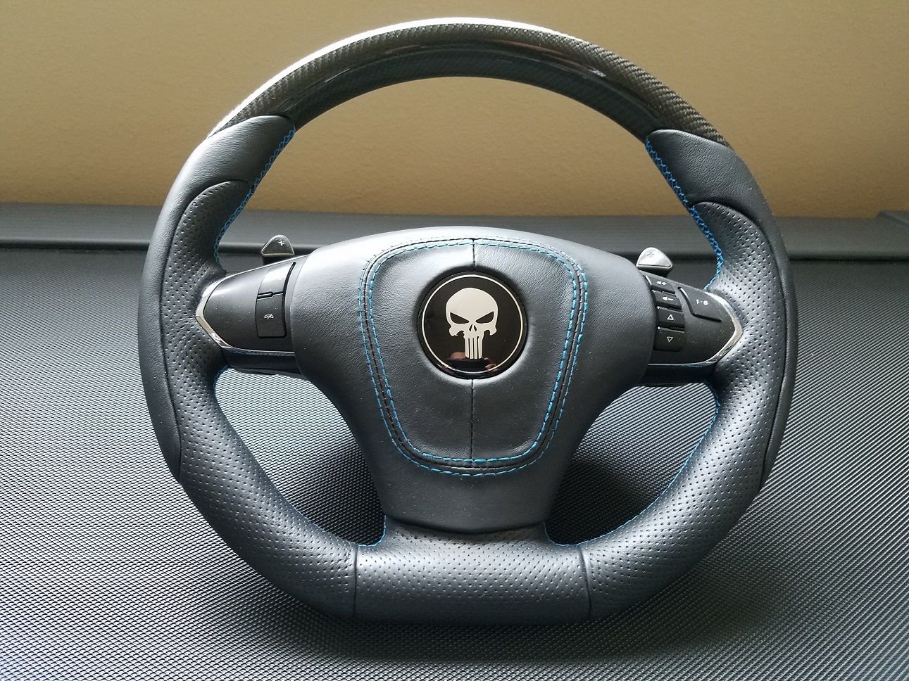 FS (For Sale) C6 Carbon Fiber/Leather Steering Wheel CorvetteForum