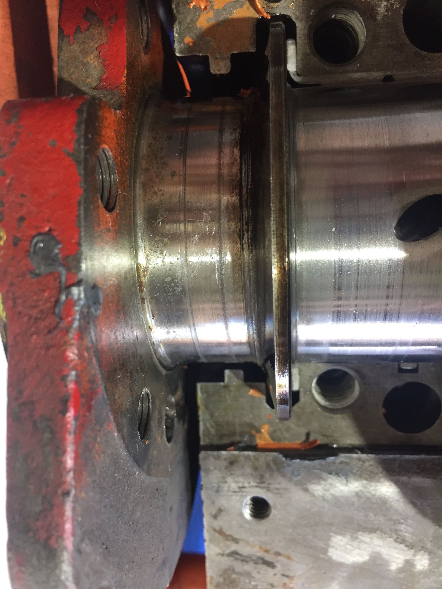 Scratches on crankshaft, leak in rear main seal CorvetteForum