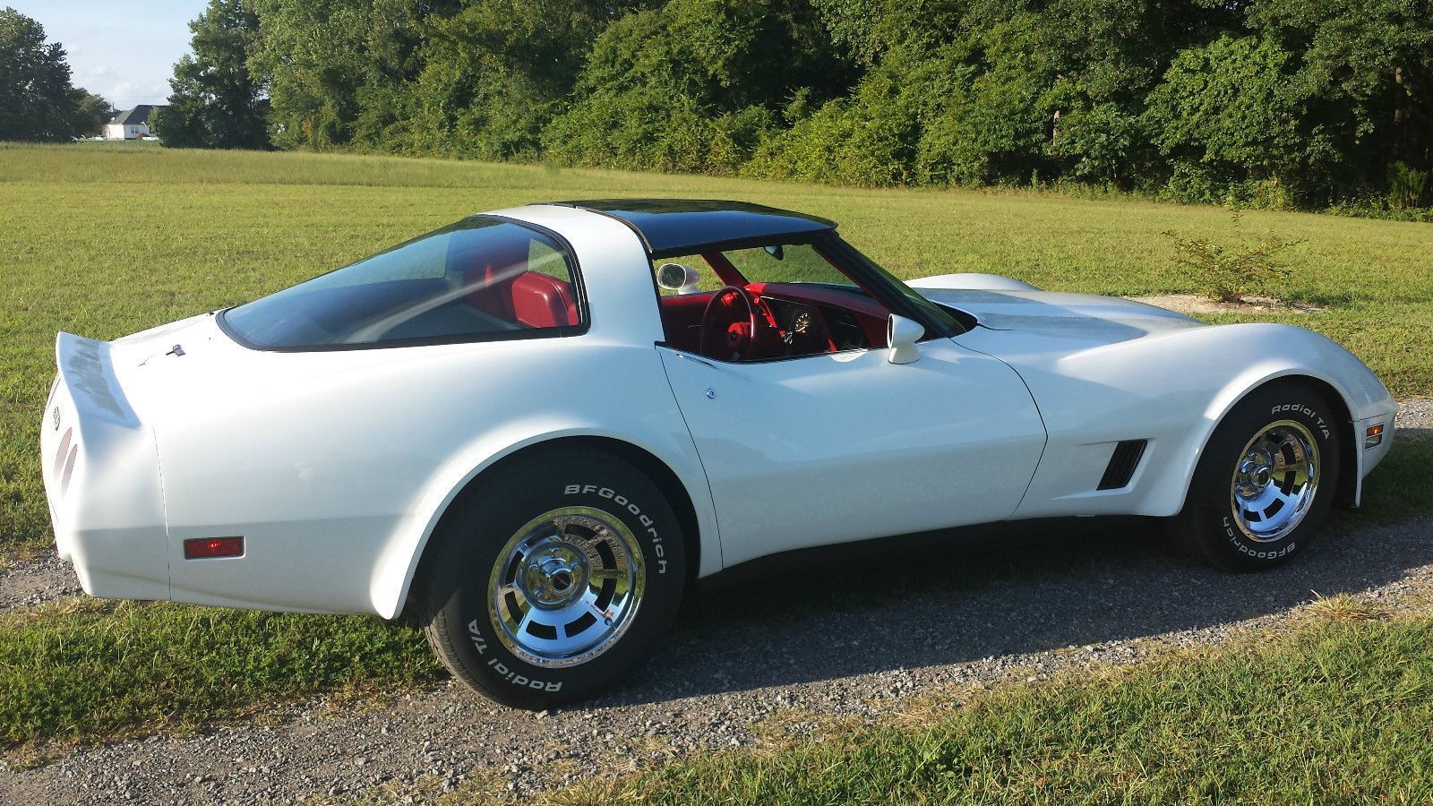 FS (For Sale) 81 White Corvette red interior 15K miles CorvetteForum