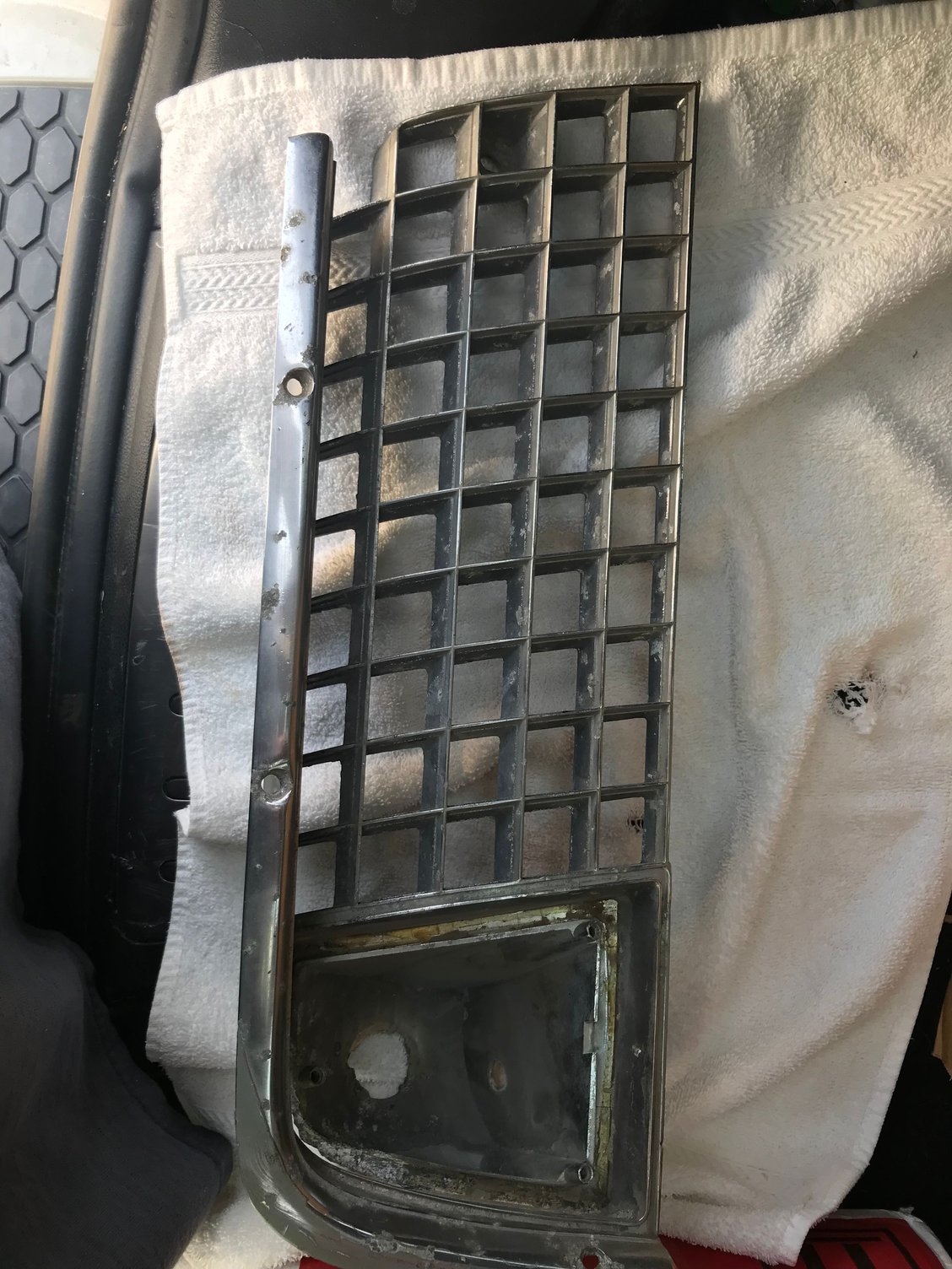 FS (For Sale) Front grills (damaged) CorvetteForum Chevrolet