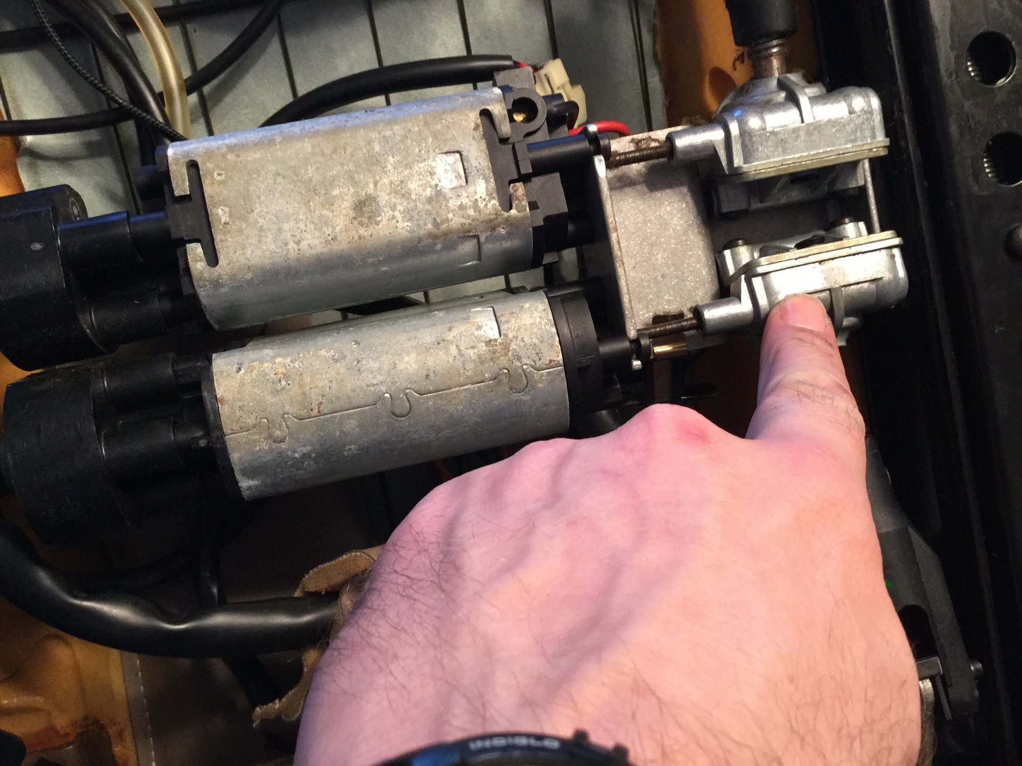 C5 seat rocks up and down (Not front to back) how to fix? Page 2