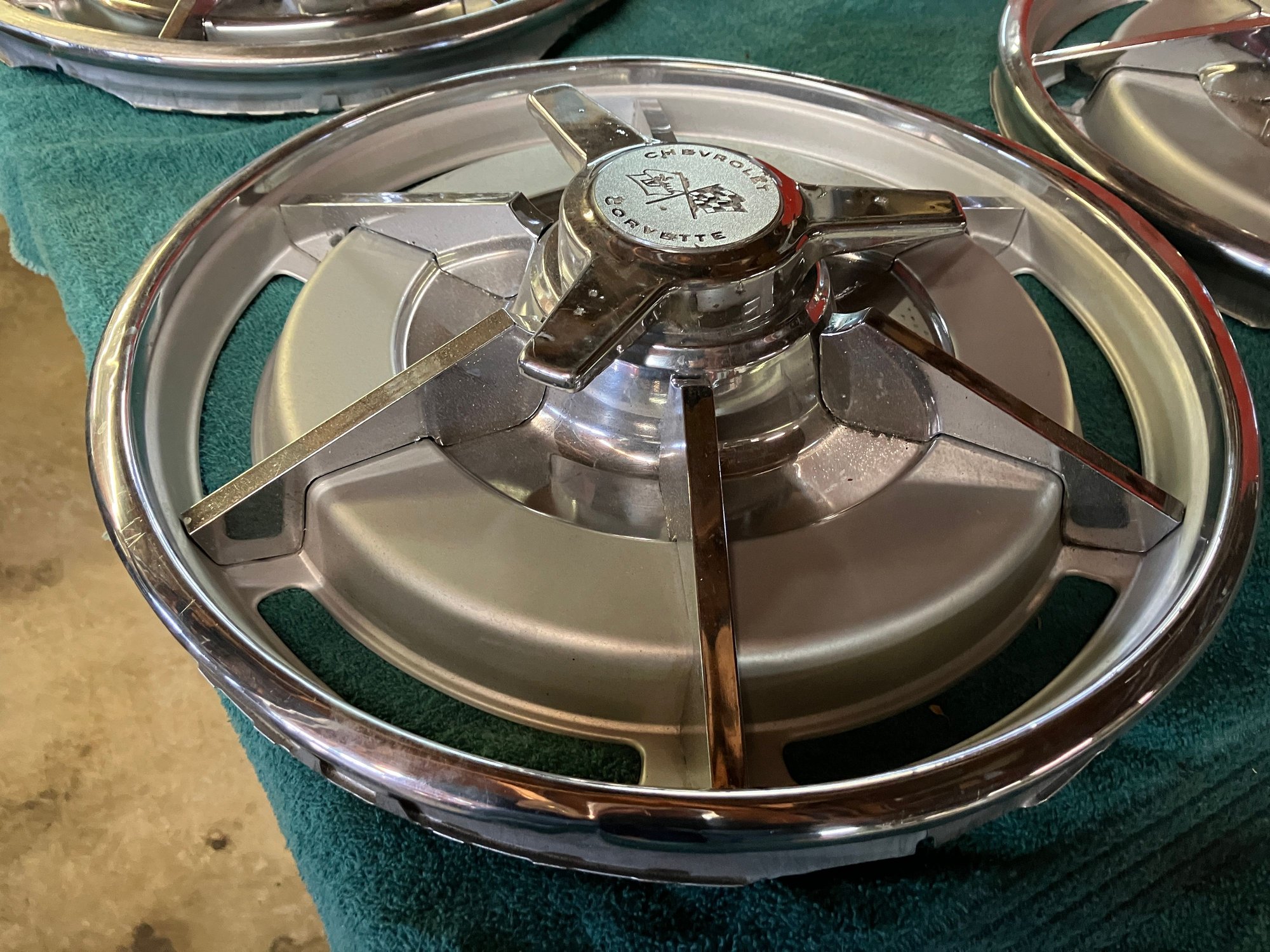 FS (For Sale) 1963 hubcaps CorvetteForum Chevrolet Corvette Forum