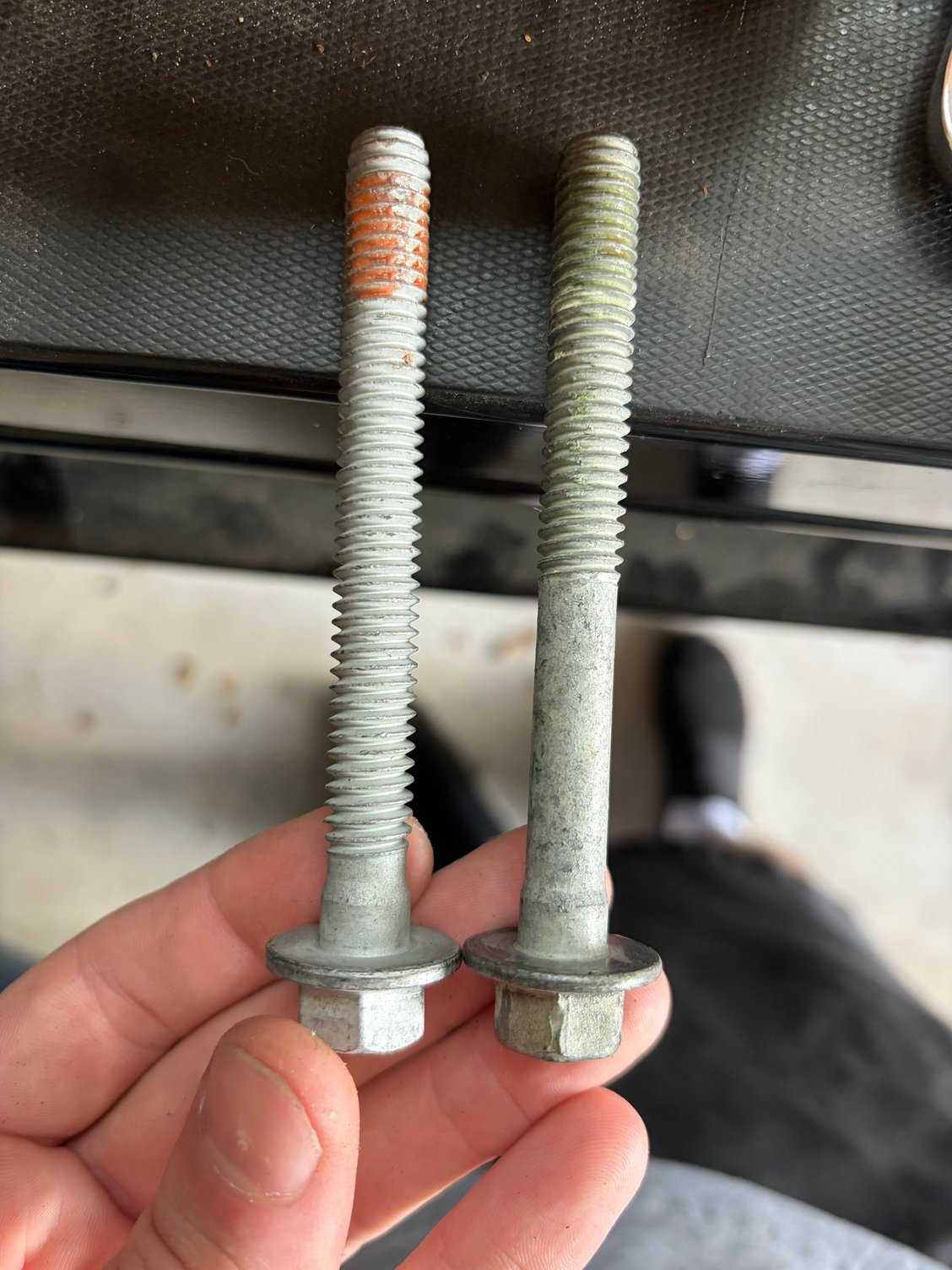 New and old head bolts are different 