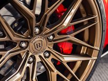 Red Corvette C8 on Rohana RFX17 in Gloss Bronze