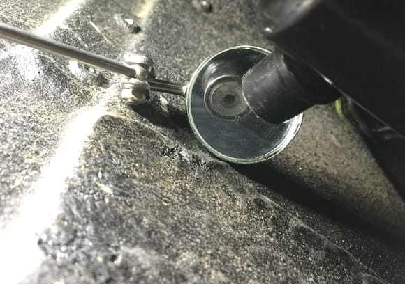 Shouldn't there be a bleed screw here on my clutch cylinder?