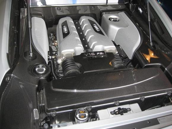 Audi R8 V10  525 HP