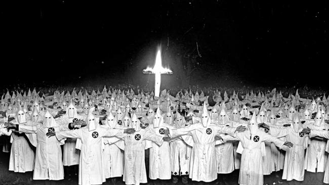 a history of the american hate group the ku klux klan Ku klux klan, either of two distinct us hate organizations that have employed terror in pursuit of their white supremacist agenda one group was founded immediately after the civil war and lasted until the 1870s the other began in 1915 and has continued to the present. a history of the american hate group the ku klux klan Ku klux klan, either of two distinct us hate organizations that have employed terror in pursuit of their white supremacist agenda one group was founded immediately after the civil war and lasted until the 1870s the other began in 1915 and has continued to the present.