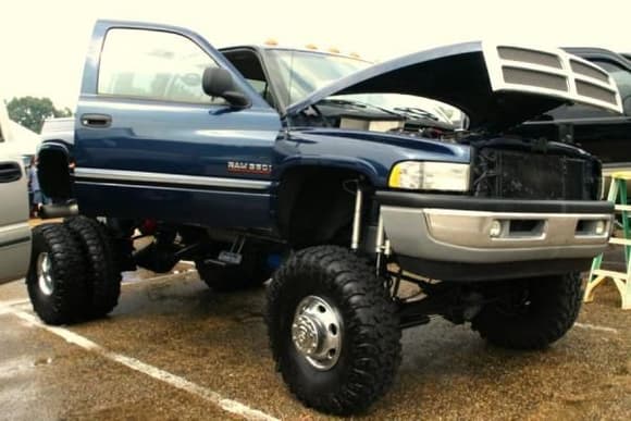 lifted dodge truck 002