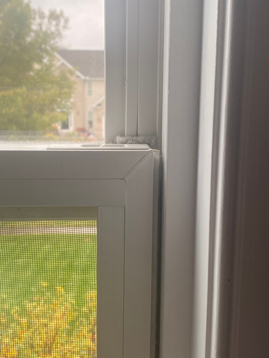 Vinyl Window Air Gap Between Sash and Frame