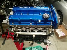 Cylinder head, bolted to the car.