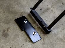 Upper plate mount with hardware