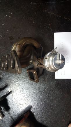 T3 tubular manifold with tial 38mm wastegate, Garrett 3071 ball bearing turbo,02 housing 1700. More pictures below