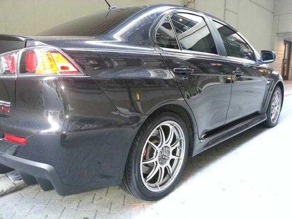 Enkie Rsm9 wheels with Yokahoma Avid Envigor tires.