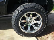 close up 20x12 Fuel Octane Deep and 35x12.50 Toyo Open Country MT