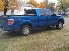 not squatin to bad considering its got a front leveling kit and 900 lbs of bags of soil in the bed. lol