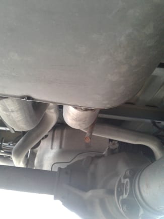 Muffler exits 2.5"... you can see how the pipes are made to go above and over the axle