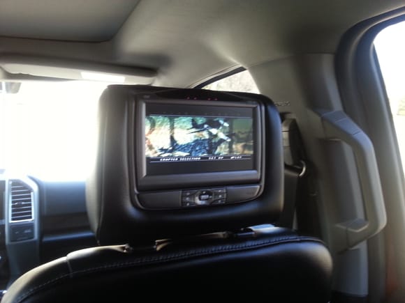 Dual headrest Dvd monitors