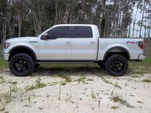 Rancho 4" / 22" BMF Stealth Novakane / 325-50-22 Nitto Trail Grappler M/T