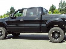 Zone offroad 4" Lift kit. Bilstein 4-6" adjustable struts, Pro Comp 4" Block, 285/70/17 BFG ATs, MotoMetal 951 17x9's 4.5" backspacing -12 offset.