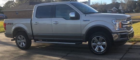 2018 F150 Lariat FX4 w/ 2" Rough Country leveling kit.