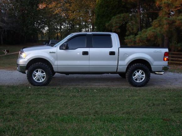 06 screw 4x4 straights with 5" tips,2.5" hell bent steel leveling kit installed,17" stock rims and 35" mud grapplers, 22s are gone!!!!!!!!!