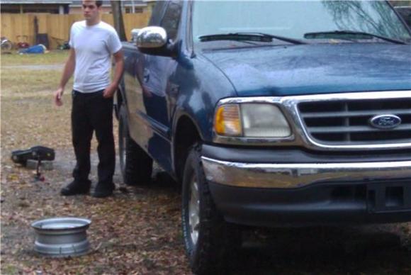 1.5" Leveling Kit 255/85b16 Super Swamper Thornbirds