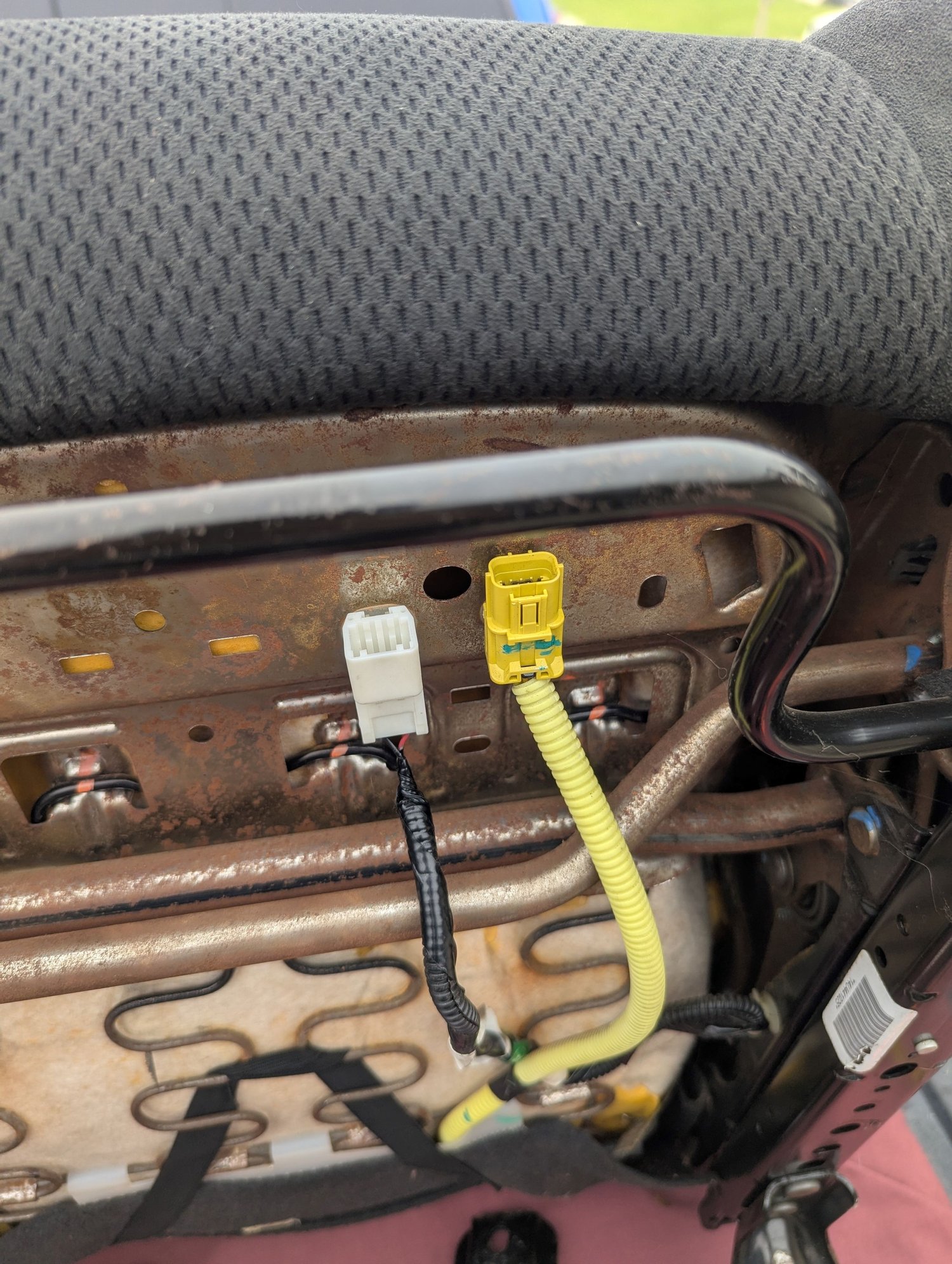 3 pin connector now on SI seat