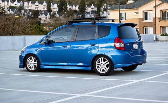 recent pic of my Fit with DF210's Roof Rack, Black trimmed fogs, T1r intake, DC5 sidemarkers, Tanabe lower end bar, JDM wiper mod