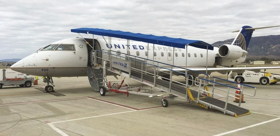 Dangerous stairs descent of Cityline CRJ in Munich FlyerTalk Forums