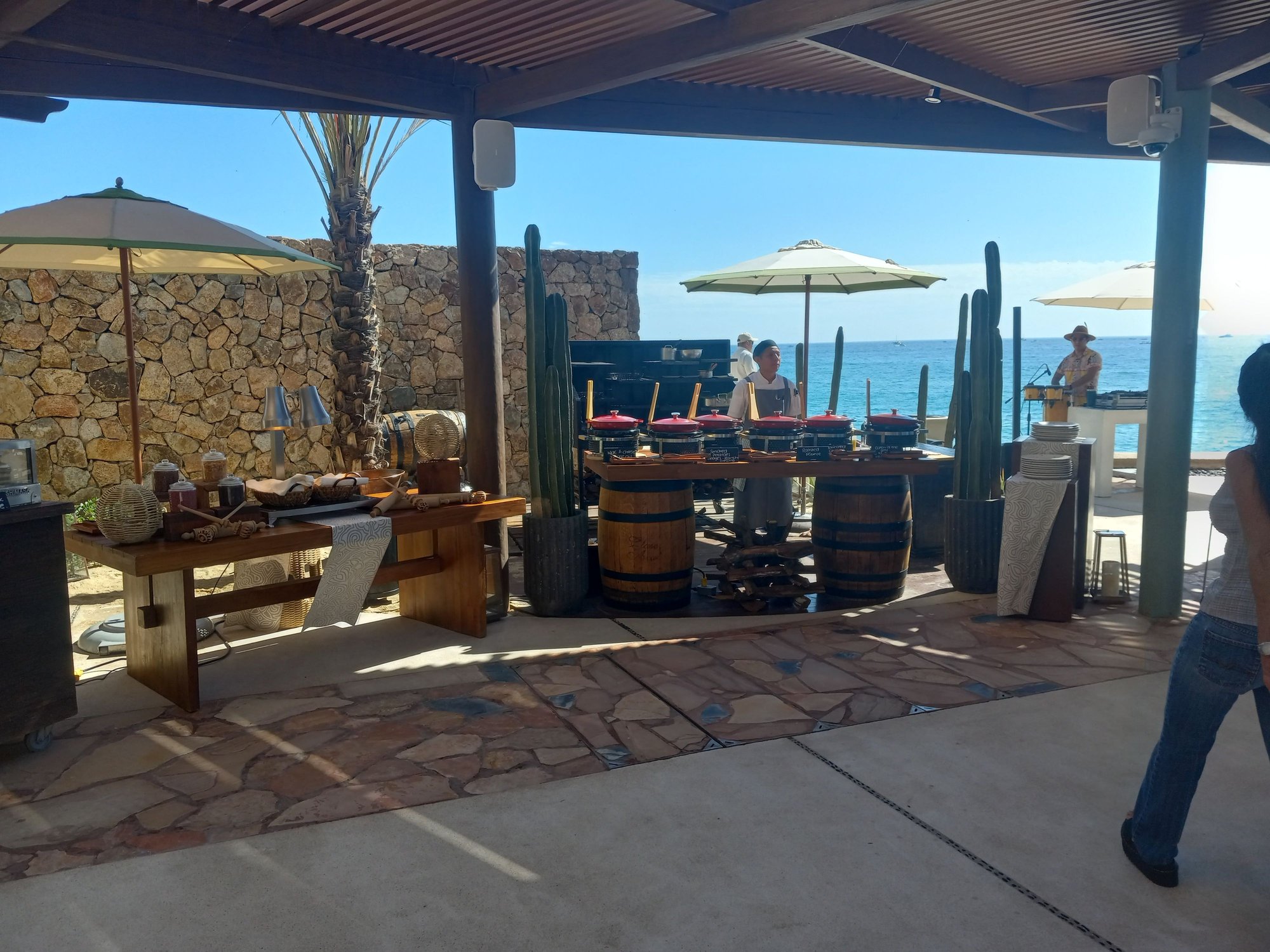 The main meat and veggie station is in the center. 