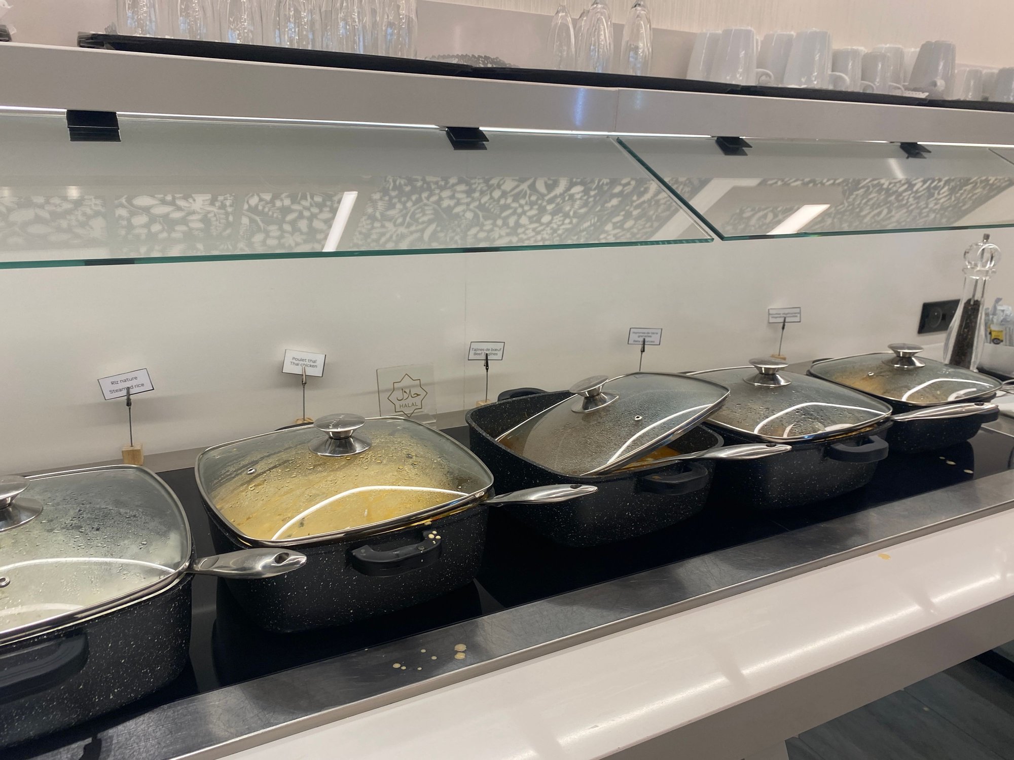 CDG / Paris de Gaulle Admirals Club & Cathay Pacific Lounges 2A-2C ...