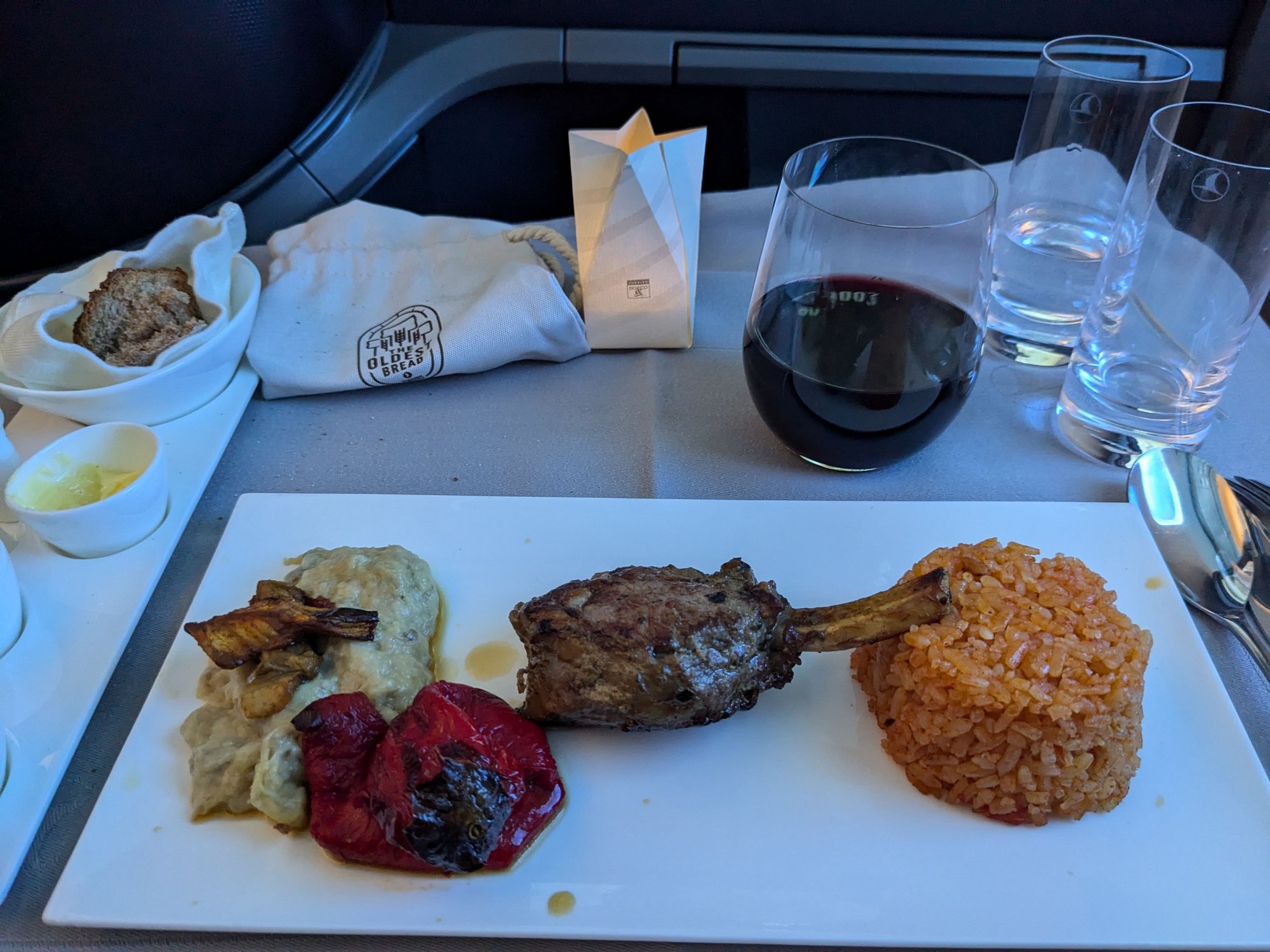 Lamb was okay, nothing spectacular. The sides however were absolutely delicious. Full of flavor and perfectly seasoned, including the rice. These were probably the best sides Ive had for a main meal course on a TK flight.