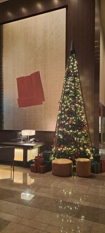 The christmas tree on the 28th floor lobby level by the corridor leading to the  shop/restaurants