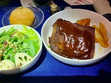 The salad was very fresh and tasted well.