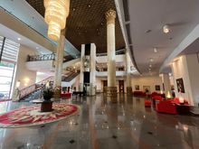 Hilton Hanoi Opera lobby view