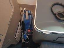 Space for a backpack between the seat and table