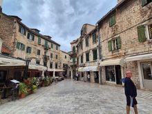 After a few wrong turns we found the entrance to our hotel in the corner of this triangular square. 