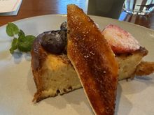 Amazing french toast.  crunchy on the outside and soft on the inside.  I think I asked for half order.  syrup was served on the side.
