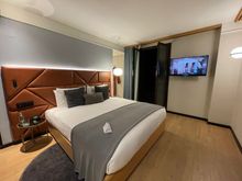 Corner Premium Room with Balcony 