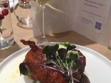Same menu as a week ago, this time Chicken Wallenberg with roasted potatoes and glass of Chablis 
