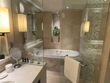 Wet area with rain shower and tub