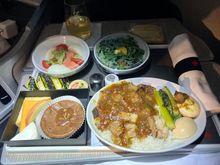 The main meal was beef from Antonio Park’s recipe. As I requested the meal to be served later during the flight when everyone was sleeping, it came all at once in a tray, which was fine. 