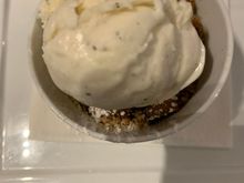 Ice cream with apple cinnamon pie.