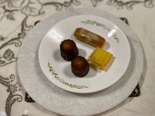 Petit fours