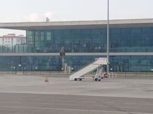 Live shot of the pax from the new late flight on the lounge terrace waving off the new early flight.